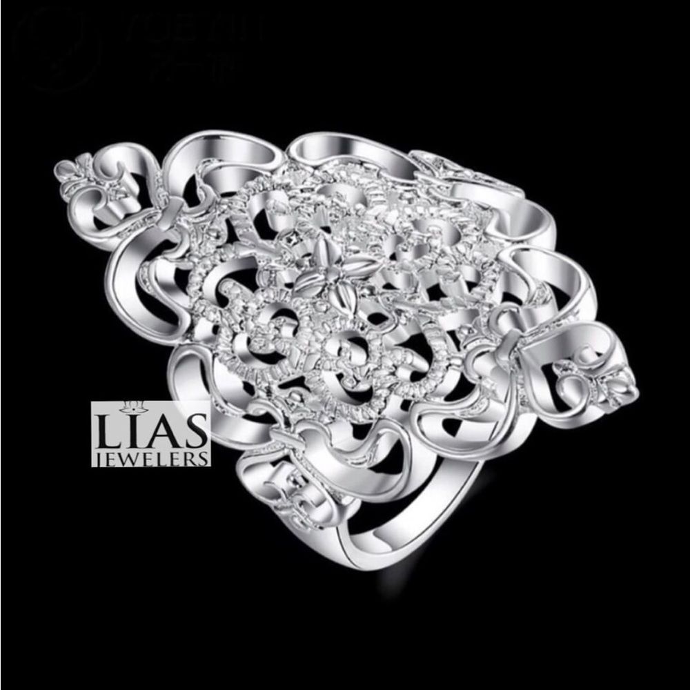 New 18k white gold engagement ring